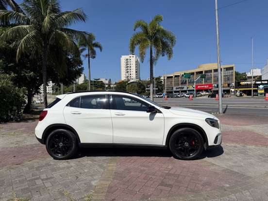 MERCEDES-BENZ-GLA 200-2018