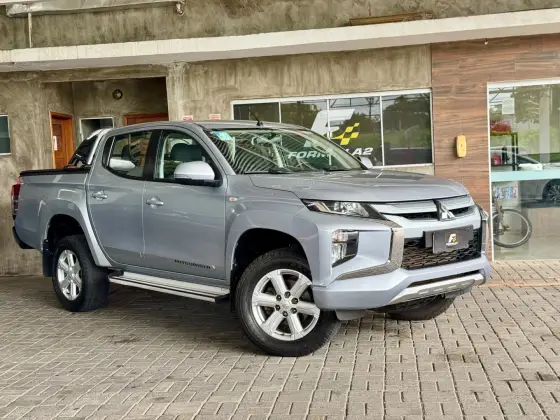 MITSUBISHI L200 TRITON 2.4 16V TURBO DIESEL SPORT GLS CD 4P 4X4 AUTOMÁTICO MITSUBISHI L200 TRITON 2.4 16V TURBO DIESEL SPORT GLS CD 4P 4X4 AUTOMÁTICO