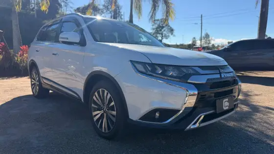 MITSUBISHI OUTLANDER 2.2 MIVEC DI-D DIESEL HPE-S AWD AUTOMÁTICO MITSUBISHI OUTLANDER 2.2 MIVEC DI-D DIESEL HPE-S AWD AUTOMÁTICO