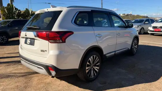 MITSUBISHI-OUTLANDER-2018