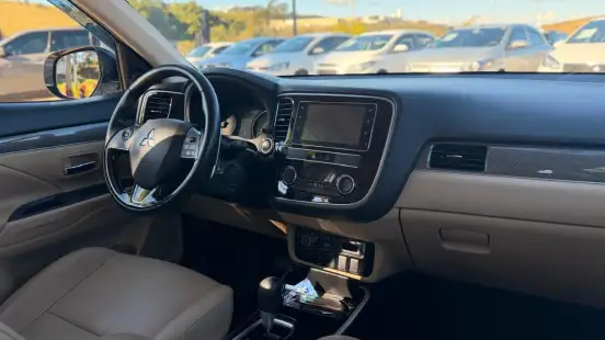 MITSUBISHI-OUTLANDER-2018