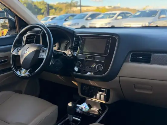 MITSUBISHI-OUTLANDER-2.2 MIVEC DI-D DIESEL HPE-S AWD AUTOMÁTICO MITSUBISHI-OUTLANDER-2018