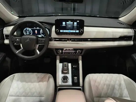 MITSUBISHI-OUTLANDER-2.4 PHEV HPE-S S-AWC DHT MITSUBISHI-OUTLANDER-2025