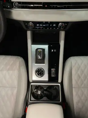MITSUBISHI-OUTLANDER-2025
