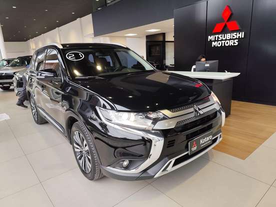 MITSUBISHI-OUTLANDER-2021