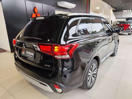 MITSUBISHI-OUTLANDER-2021