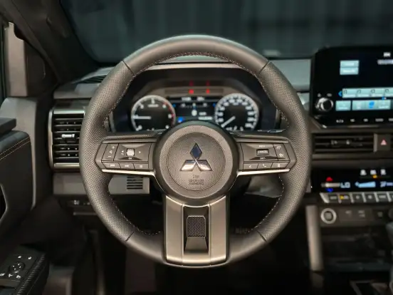 MITSUBISHI-TRITON-2025