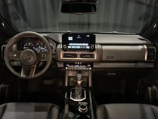 MITSUBISHI-TRITON-2025