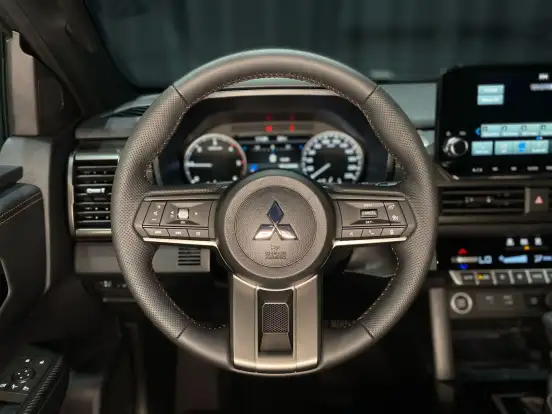MITSUBISHI-TRITON-2025