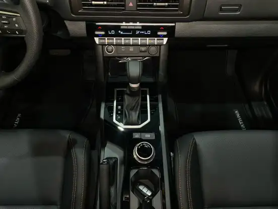 MITSUBISHI-TRITON-2025