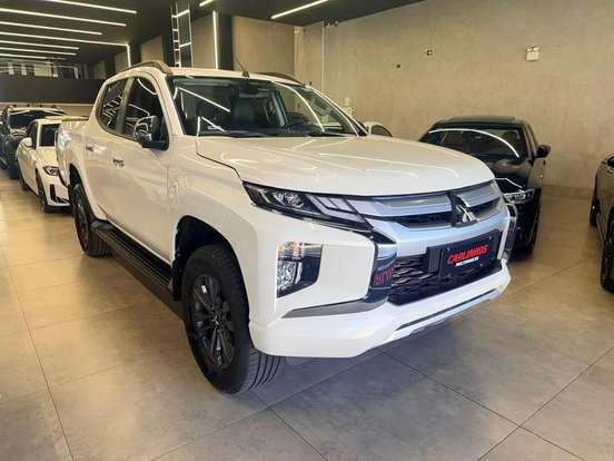 MITSUBISHI-TRITON-2.4 BITURBO DIESEL CD HPE 4X4 AUTOMÁTICO MITSUBISHI-TRITON-2024