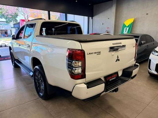 MITSUBISHI-TRITON-2024