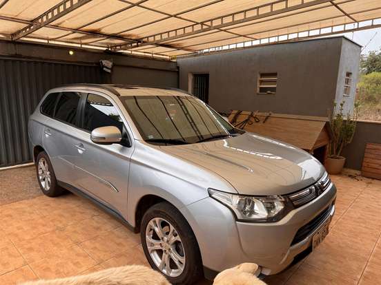 MITSUBISHI-OUTLANDER-2.0 16V GASOLINA 4P AUTOMÁTICO MITSUBISHI-OUTLANDER-2014