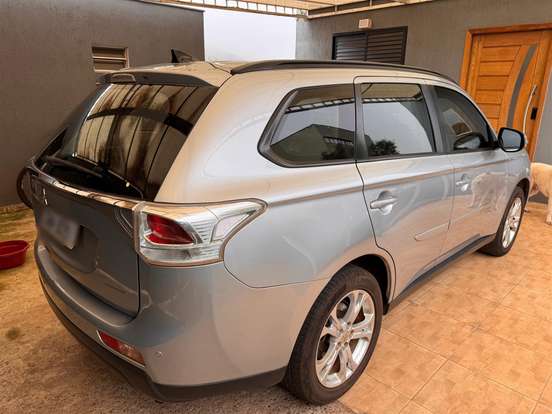 MITSUBISHI-OUTLANDER-2.0 16V GASOLINA 4P AUTOMÁTICO MITSUBISHI-OUTLANDER-2014