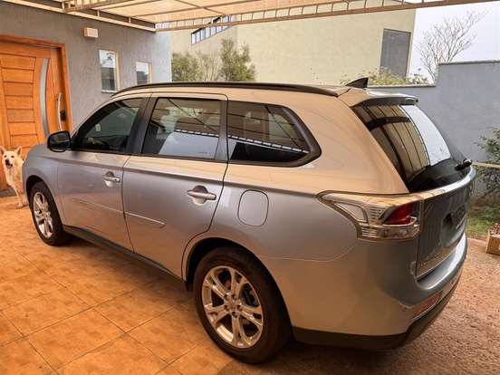 MITSUBISHI-OUTLANDER-2.0 16V GASOLINA 4P AUTOMÁTICO MITSUBISHI-OUTLANDER-2014