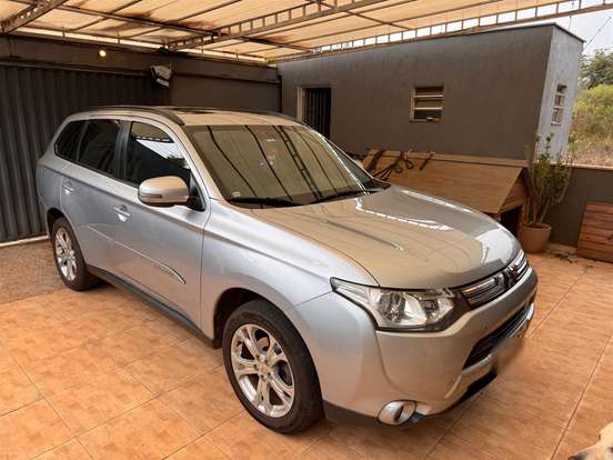 MITSUBISHI-OUTLANDER-2.0 16V GASOLINA 4P AUTOMÁTICO MITSUBISHI-OUTLANDER-2014