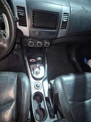 MITSUBISHI-OUTLANDER-2011
