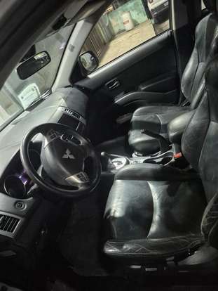 MITSUBISHI-OUTLANDER-2011