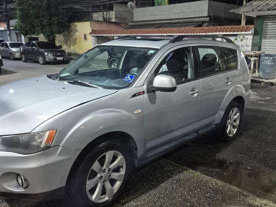 MITSUBISHI-OUTLANDER-3.0 GT 4X4 V6 24V GASOLINA 4P AUTOMÁTICO MITSUBISHI-OUTLANDER-2011