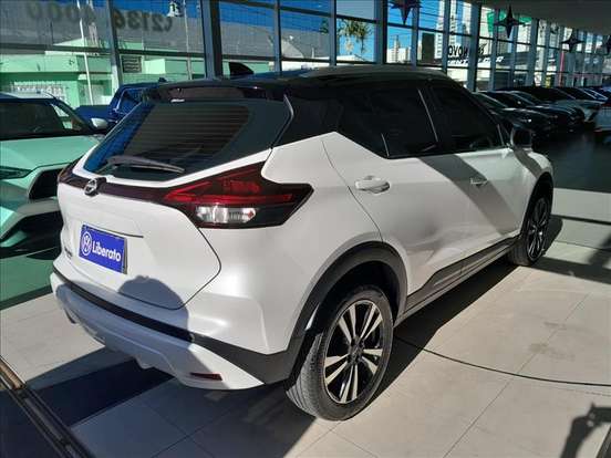 NISSAN-KICKS-2023
