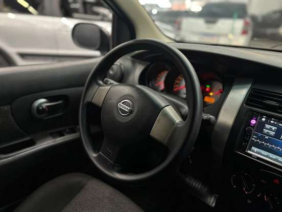 NISSAN-LIVINA-2013