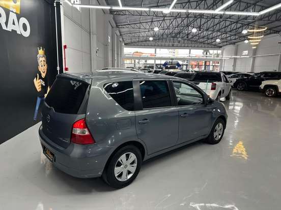 NISSAN-LIVINA-2013