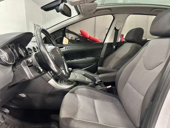 PEUGEOT-308-2012