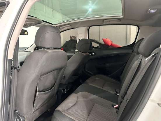PEUGEOT-308-2012