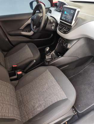 PEUGEOT-208-2019