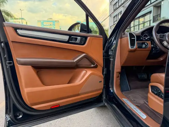 PORSCHE-CAYENNE-2022