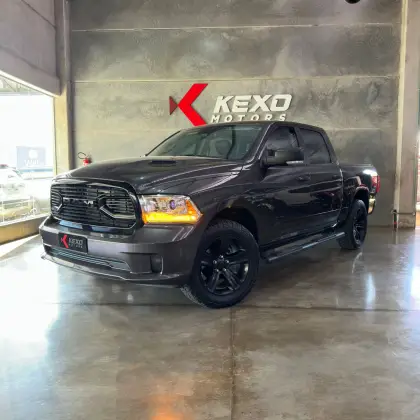 RAM CLASSIC 5.7 V8 GASOLINA LARAMIE NIGHT EDITION CD 4X4 AUTOMÁTICO