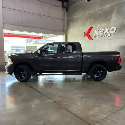 RAM-CLASSIC-5.7 V8 GASOLINA LARAMIE NIGHT EDITION CD 4X4 AUTOMÁTICO RAM-CLASSIC-2022