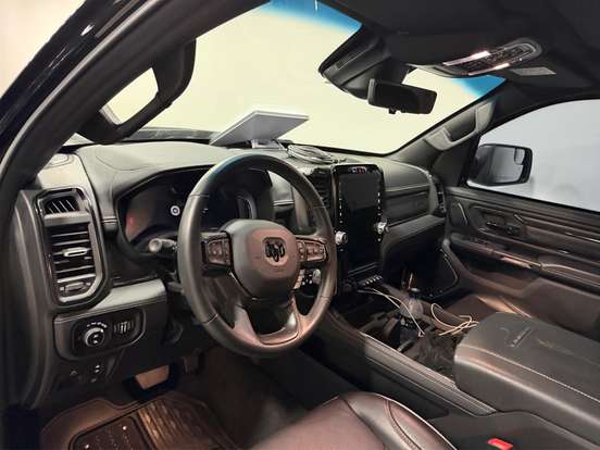 RAM-1500-5.7 V8 GASOLINA LIMITED NIGHT EDITION CD 4X4 AUTOMÁTICO RAM-1500-2023