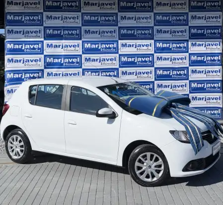 RENAULT-SANDERO-2018