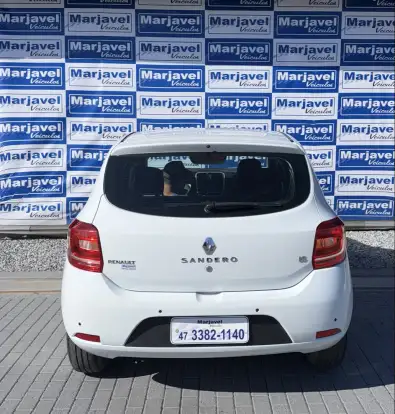 RENAULT-SANDERO-2018