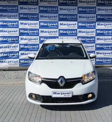 RENAULT-SANDERO-2018