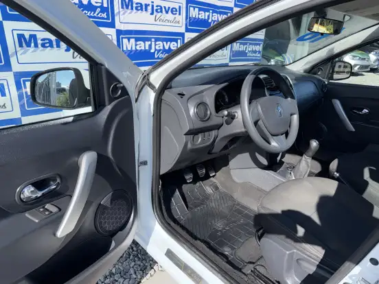 RENAULT-SANDERO-2018