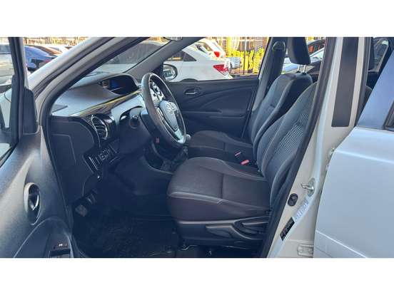 TOYOTA-ETIOS-2019