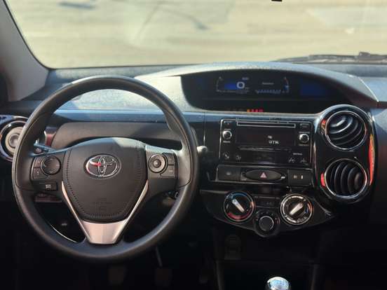 TOYOTA-ETIOS-2019