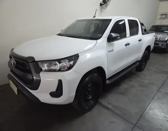 TOYOTA HILUX 2.8 D-4D TURBO DIESEL CD POWER PACK 4X4 MANUAL TOYOTA HILUX 2.8 D-4D TURBO DIESEL CD POWER PACK 4X4 MANUAL