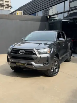 TOYOTA HILUX 2.8 D-4D TURBO DIESEL CD SR 4X4 AUTOMÁTICO TOYOTA HILUX 2.8 D-4D TURBO DIESEL CD SR 4X4 AUTOMÁTICO
