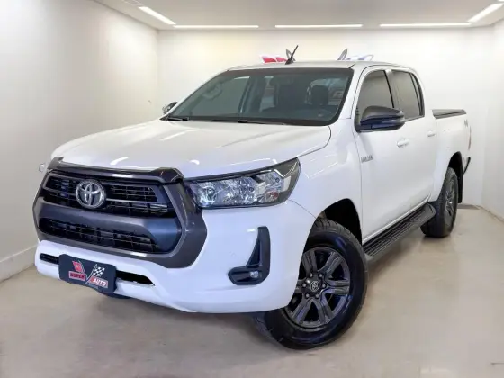 TOYOTA HILUX 2.8 D-4D TURBO DIESEL CD SR 4X4 AUTOMÁTICO TOYOTA HILUX 2.8 D-4D TURBO DIESEL CD SR 4X4 AUTOMÁTICO