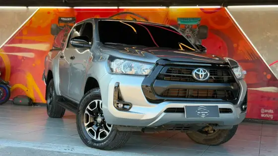 TOYOTA HILUX 2.8 D-4D TURBO DIESEL CD SR 4X4 AUTOMÁTICO TOYOTA HILUX 2.8 D-4D TURBO DIESEL CD SR 4X4 AUTOMÁTICO