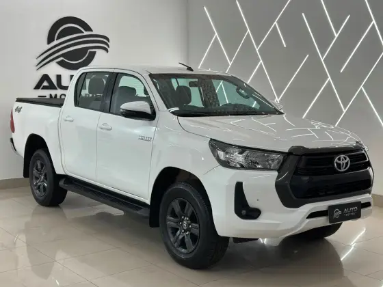 TOYOTA HILUX 2.8 D-4D TURBO DIESEL CD SR 4X4 AUTOMÁTICO TOYOTA HILUX 2.8 D-4D TURBO DIESEL CD SR 4X4 AUTOMÁTICO