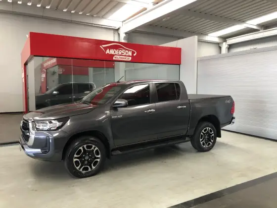 TOYOTA HILUX 2.8 D-4D TURBO DIESEL CD SRV 4X4 AUTOMÁTICO
