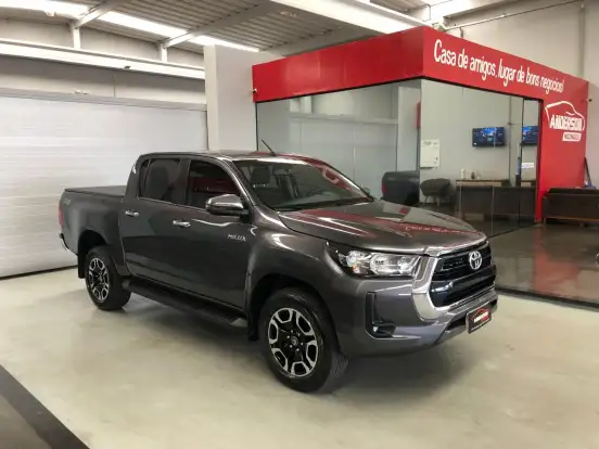 TOYOTA-HILUX-2023
