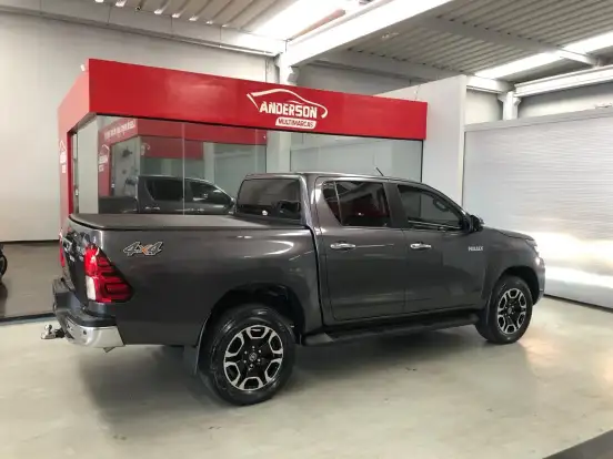 TOYOTA-HILUX-2023
