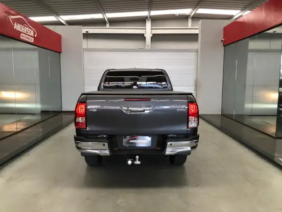 TOYOTA-HILUX-2023