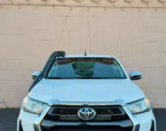 TOYOTA HILUX 2.8 D-4D TURBO DIESEL CD SRV 4X4 AUTOMÁTICO TOYOTA HILUX 2.8 D-4D TURBO DIESEL CD SRV 4X4 AUTOMÁTICO