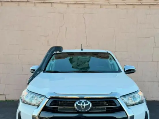 TOYOTA-HILUX-2.8 D-4D TURBO DIESEL CD SRV 4X4 AUTOMÁTICO TOYOTA-HILUX-2024